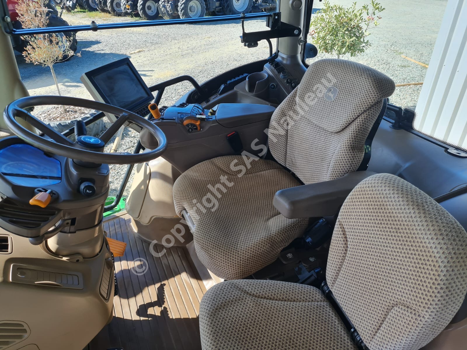 JOHN DEERE 6195R