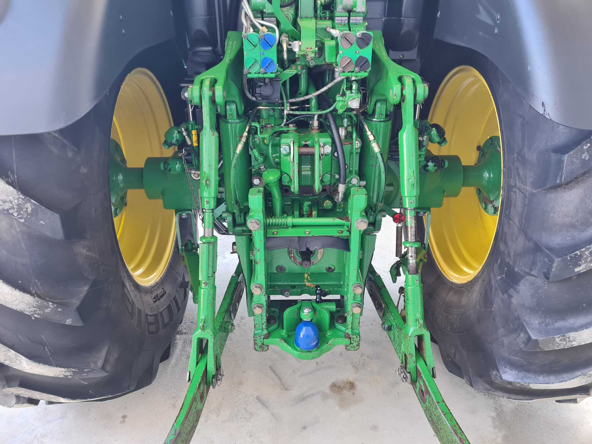 JOHN DEERE 6210R AP