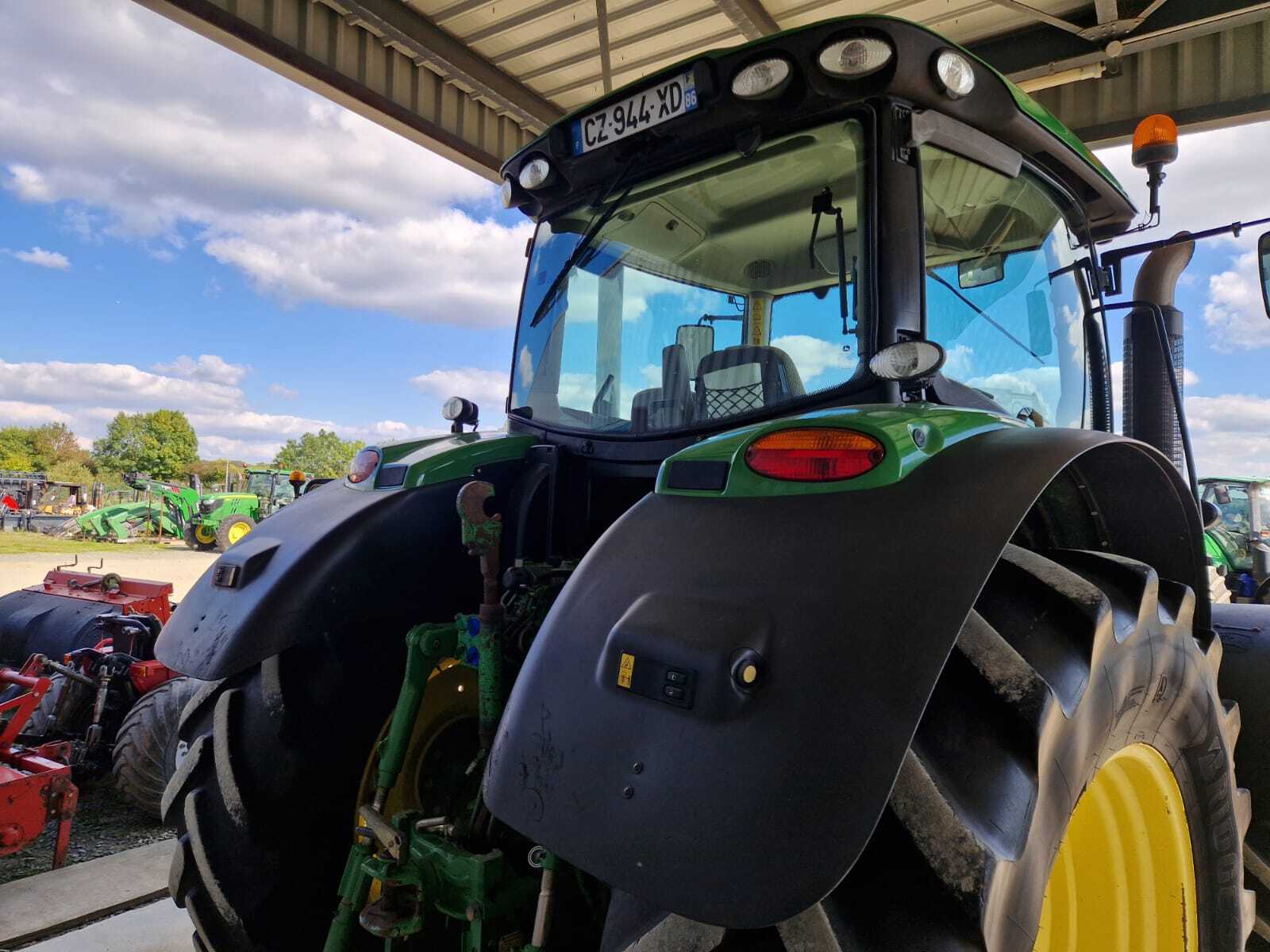 JOHN DEERE 6210R AP
