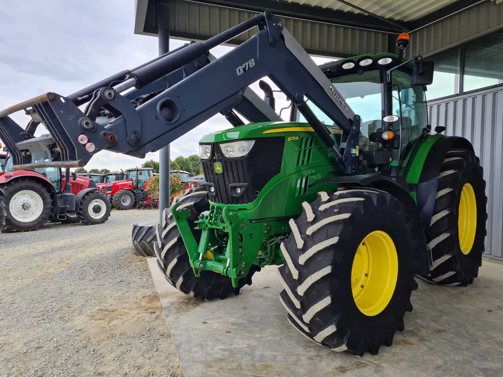 JOHN DEERE 6215R