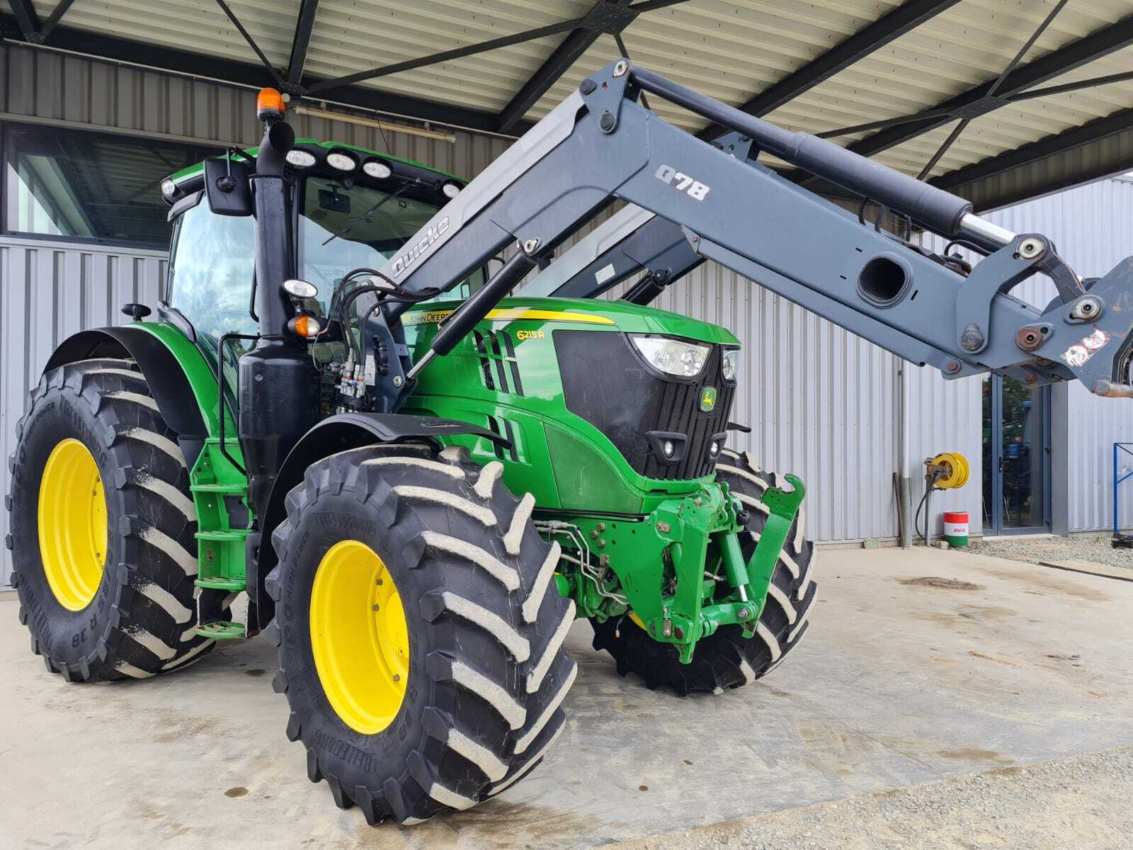 JOHN DEERE 6215R