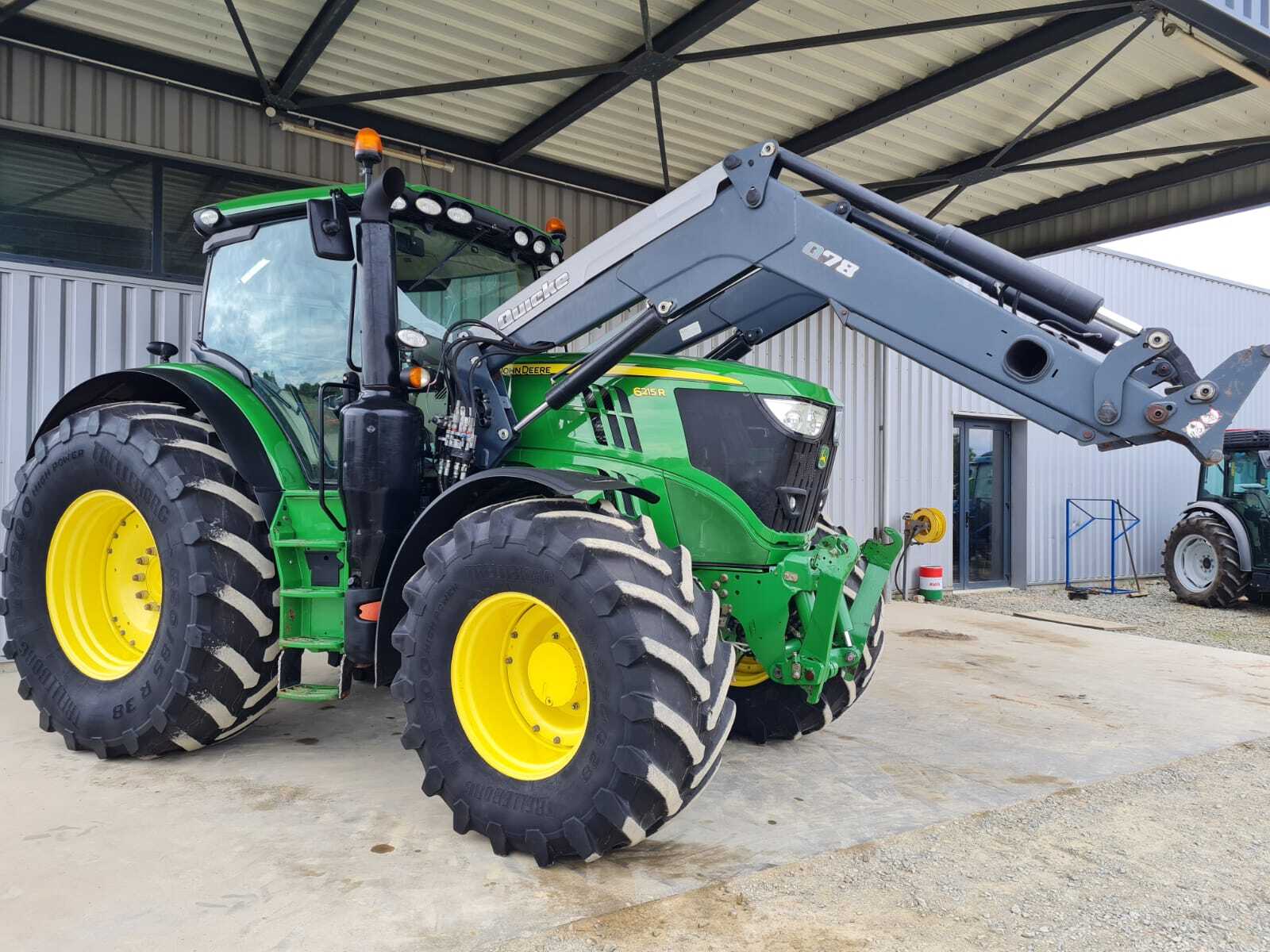 JOHN DEERE 6215R