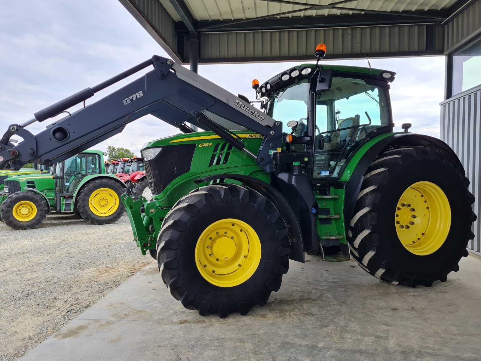 JOHN DEERE 6215R