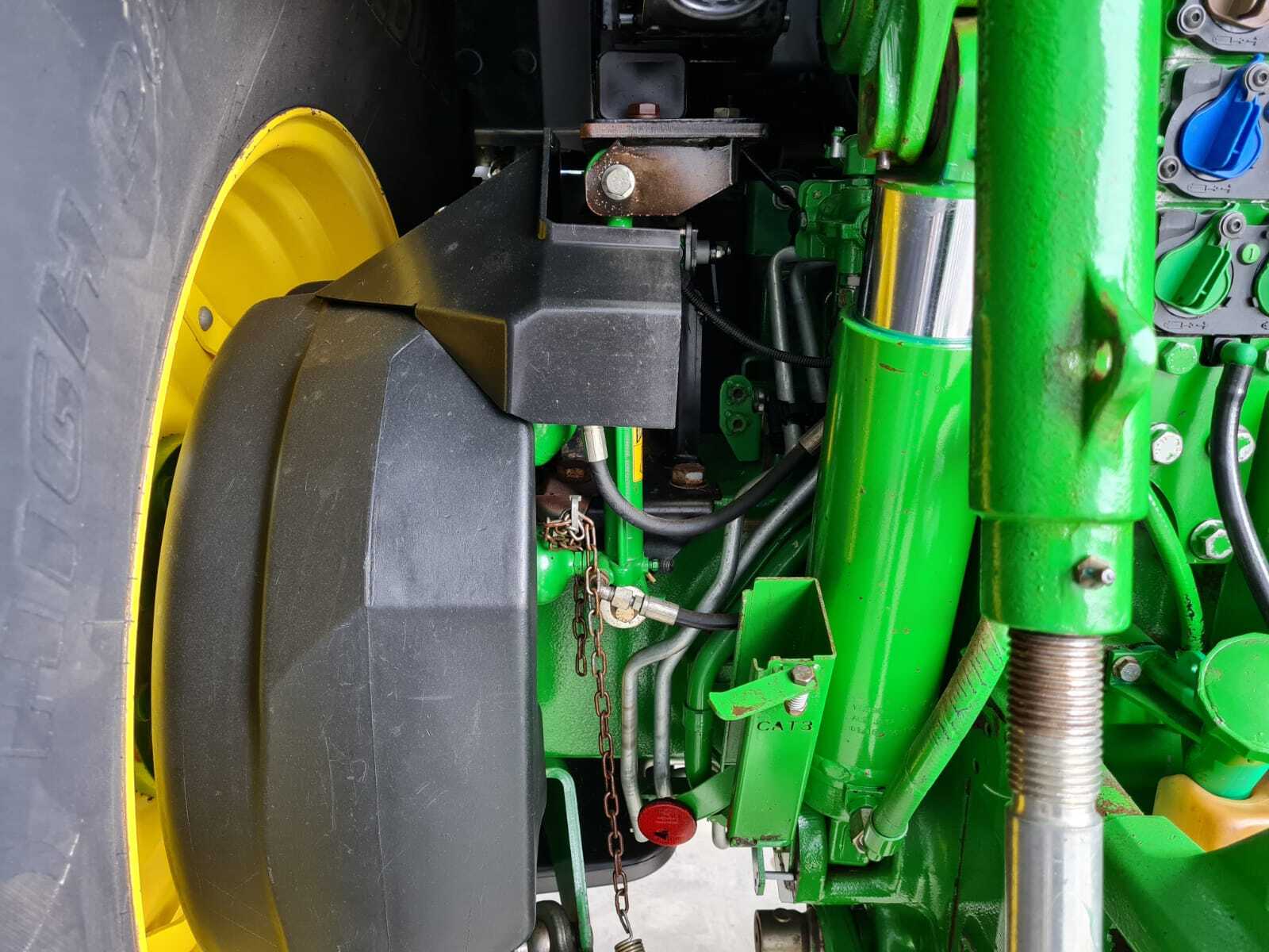 JOHN DEERE 6215R