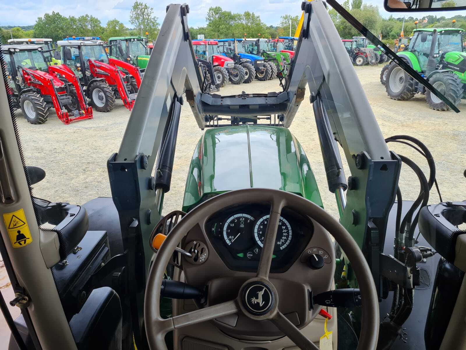 JOHN DEERE 6215R