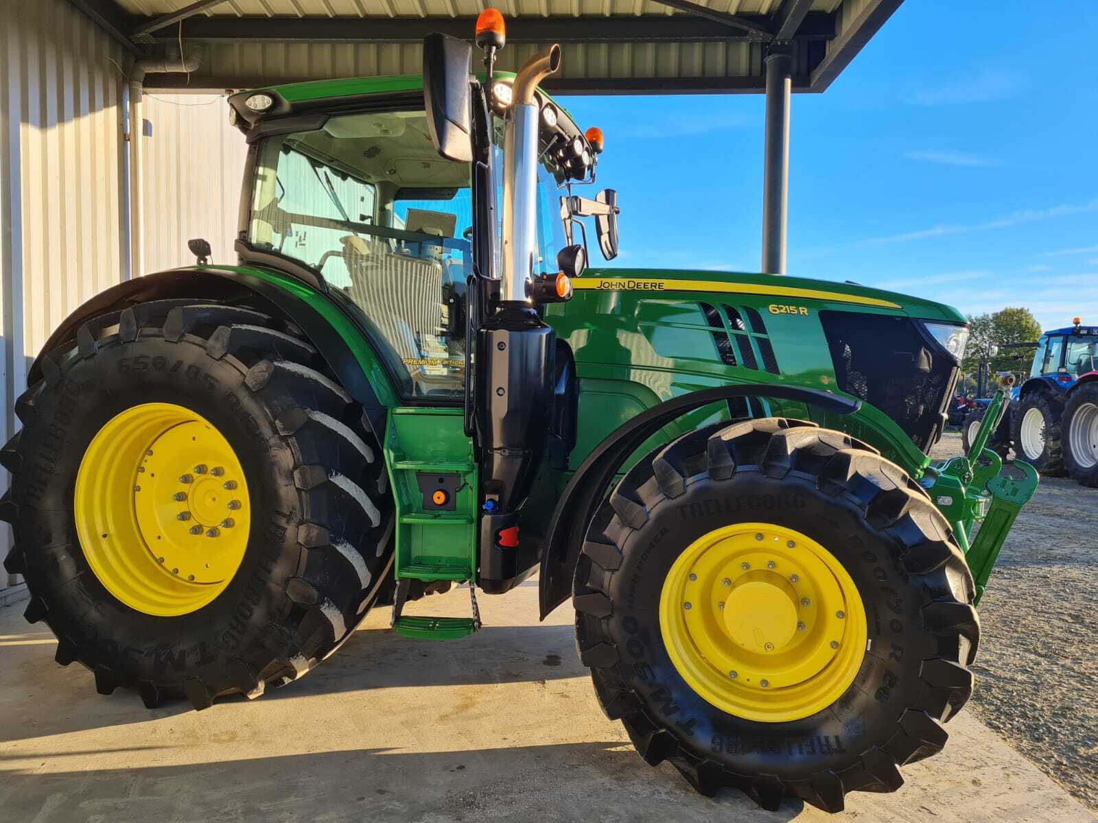 JOHN DEERE 6215R AP