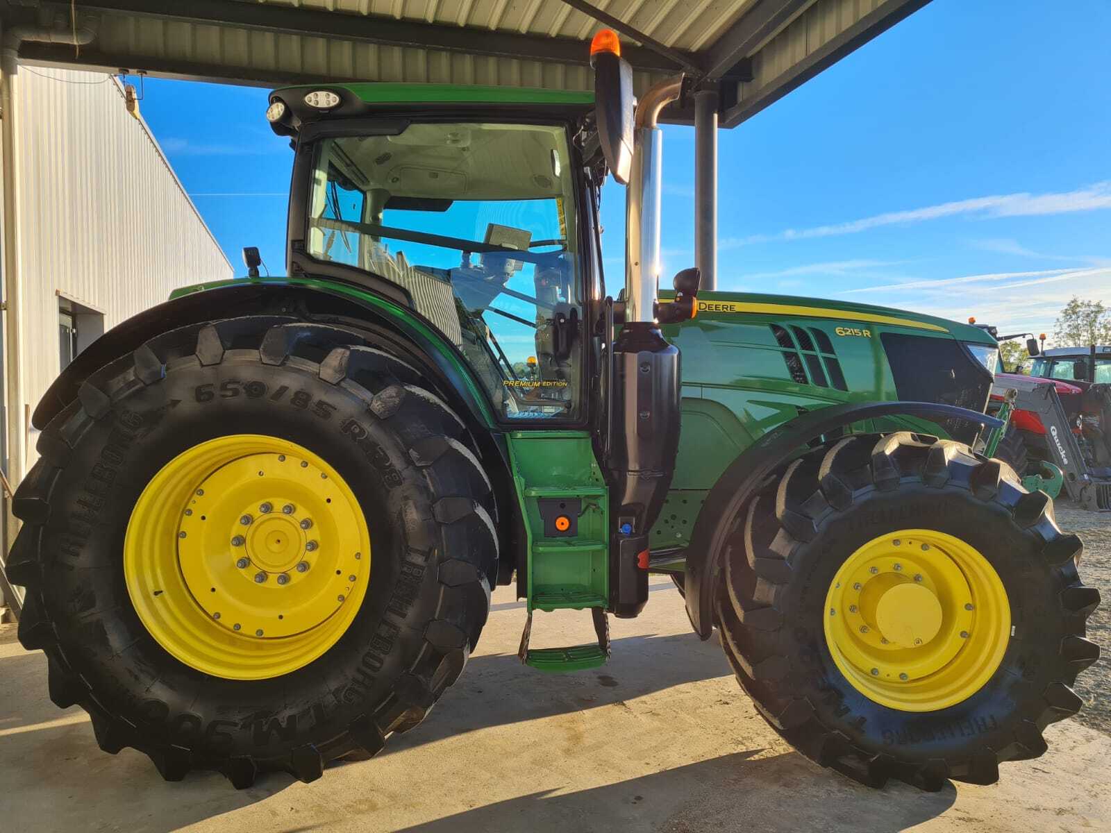 JOHN DEERE 6215R AP