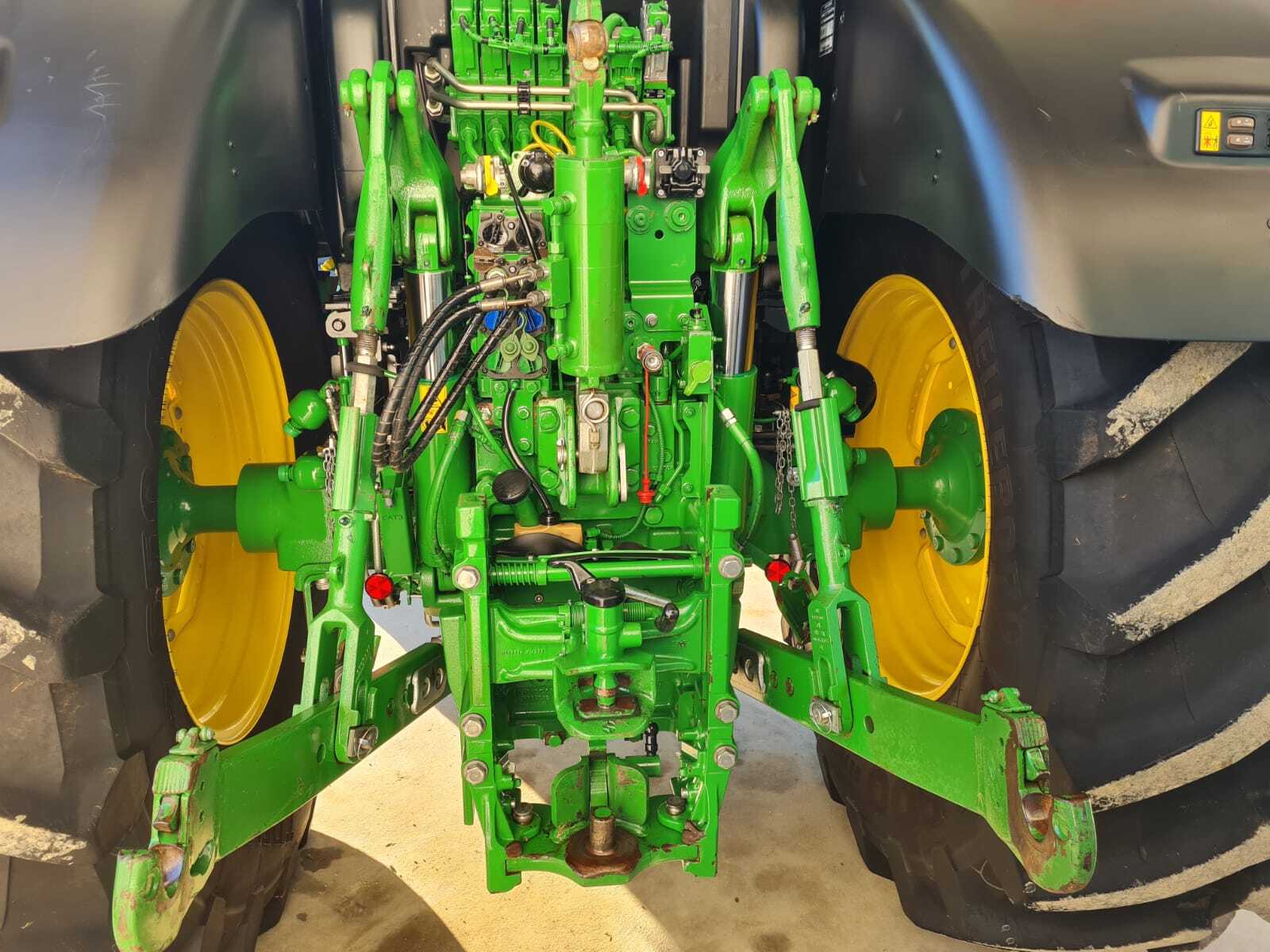 JOHN DEERE 6215R AP