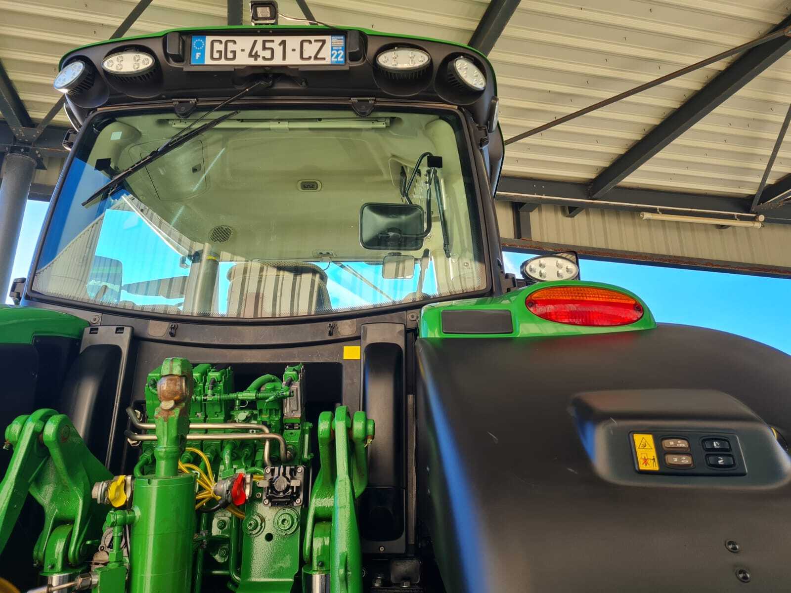 JOHN DEERE 6215R AP