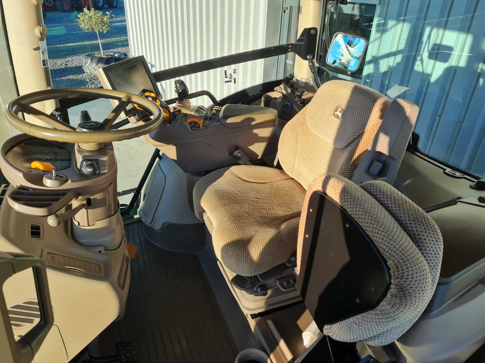 JOHN DEERE 6215R AP