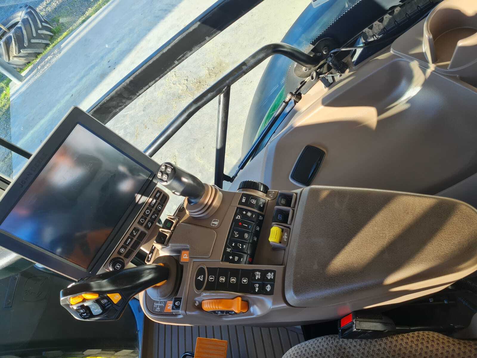 JOHN DEERE 6215R AP