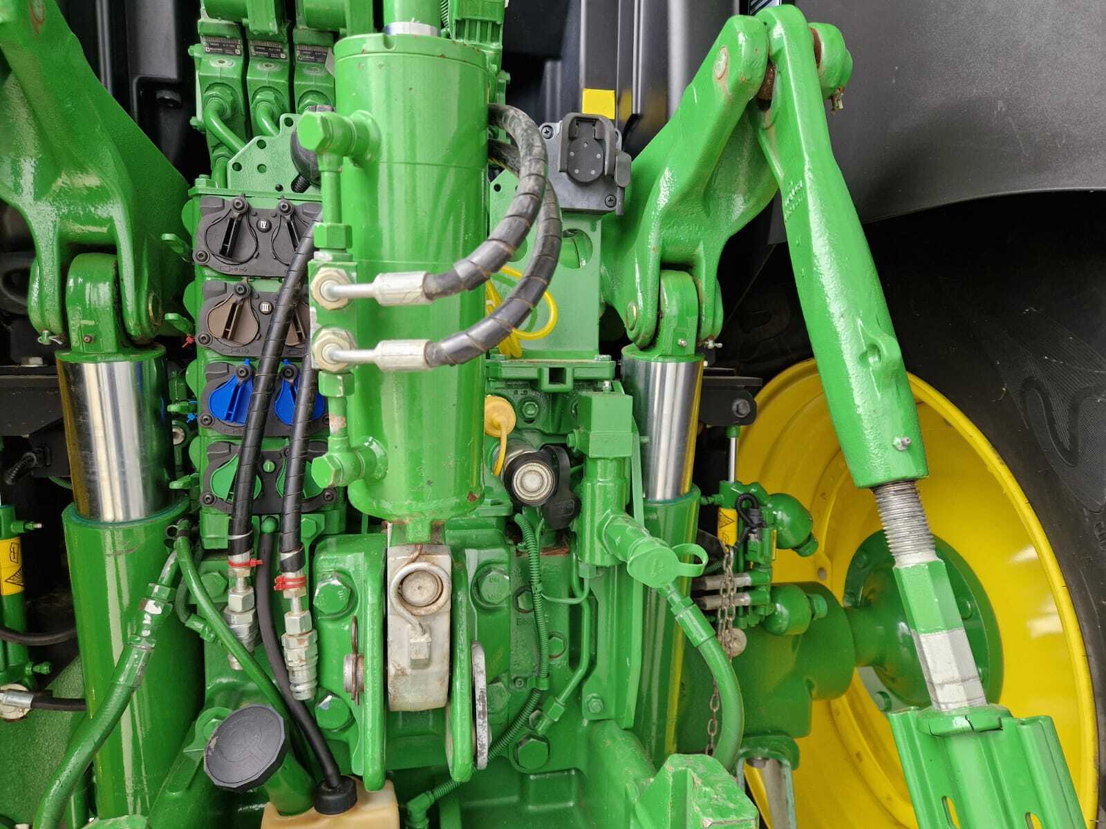 JOHN DEERE 6215R AUTOTRAC