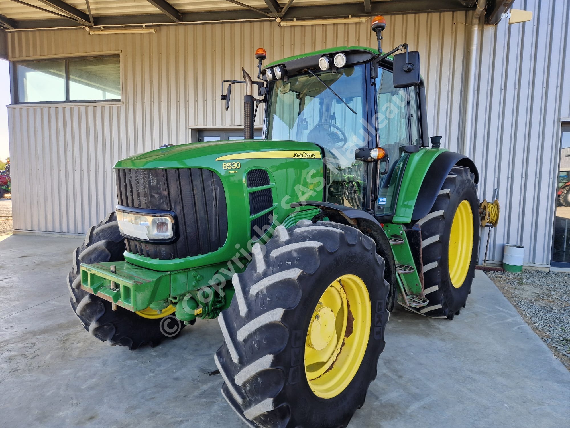JOHN DEERE
