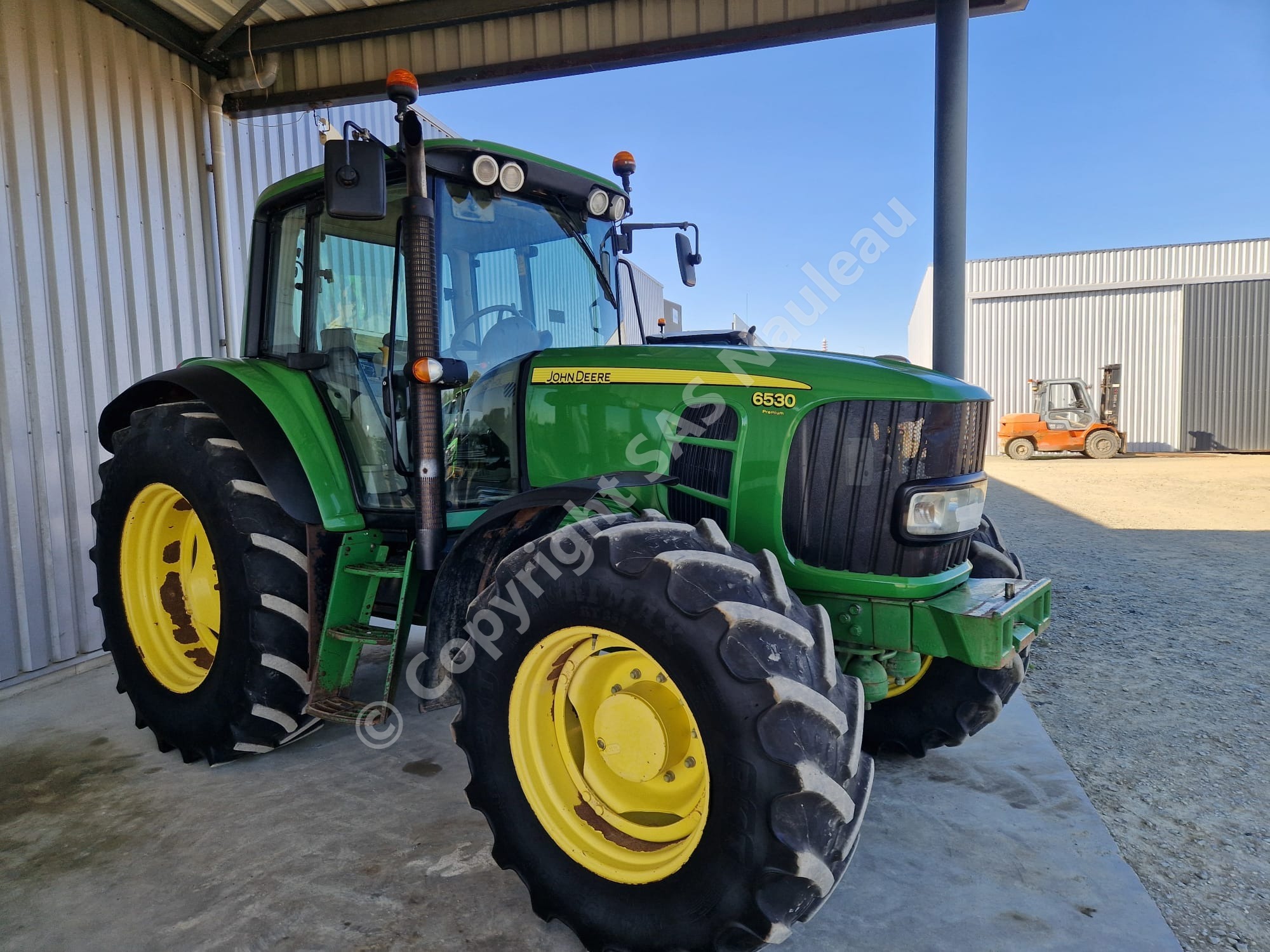 JOHN DEERE