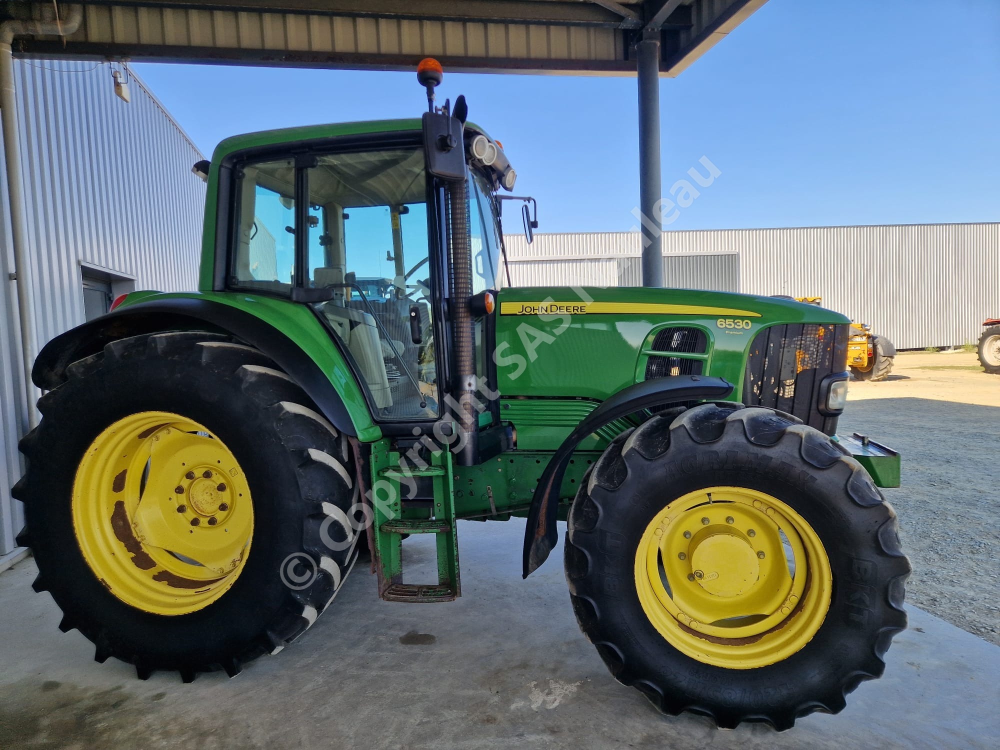 JOHN DEERE