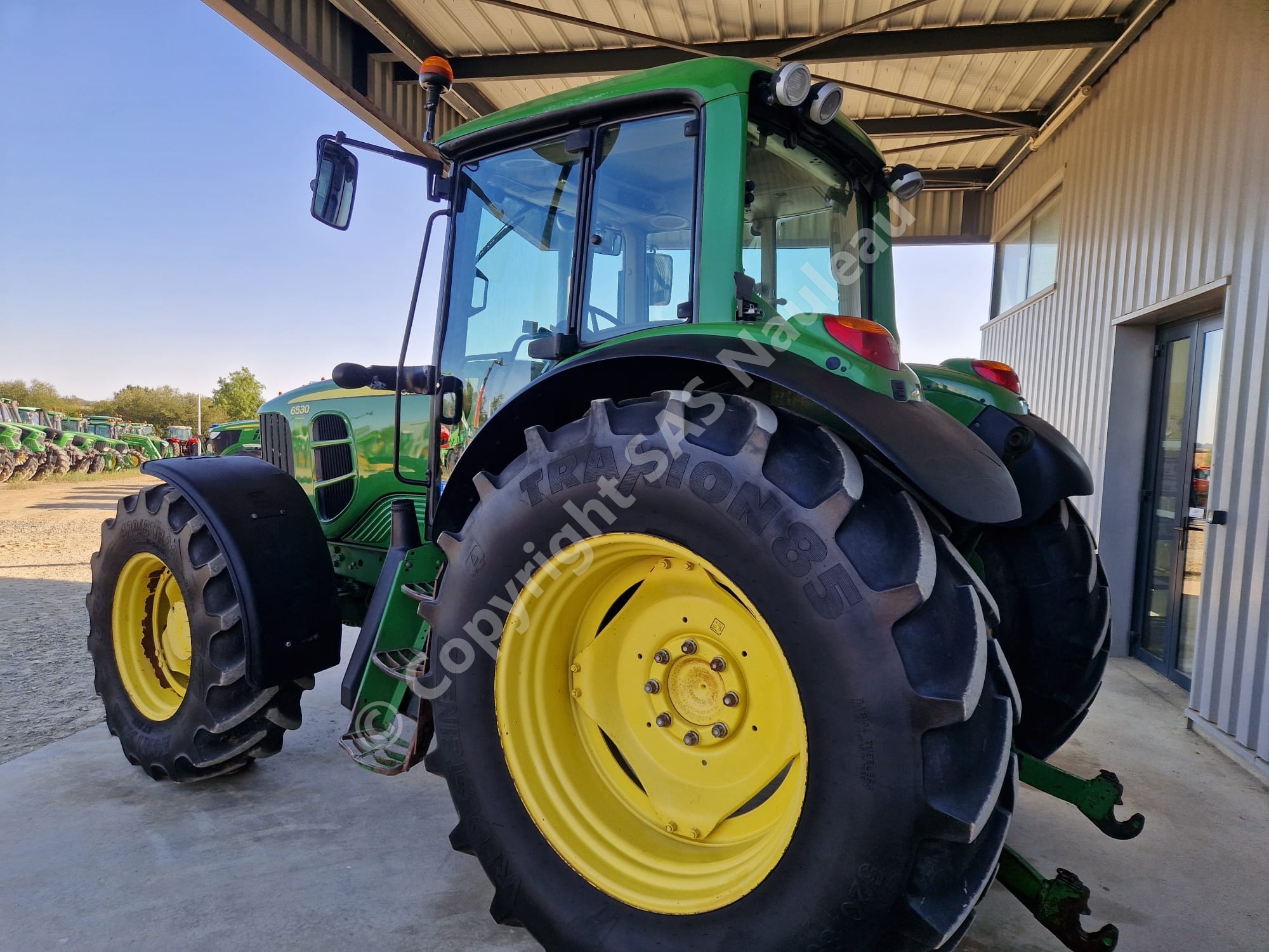 JOHN DEERE