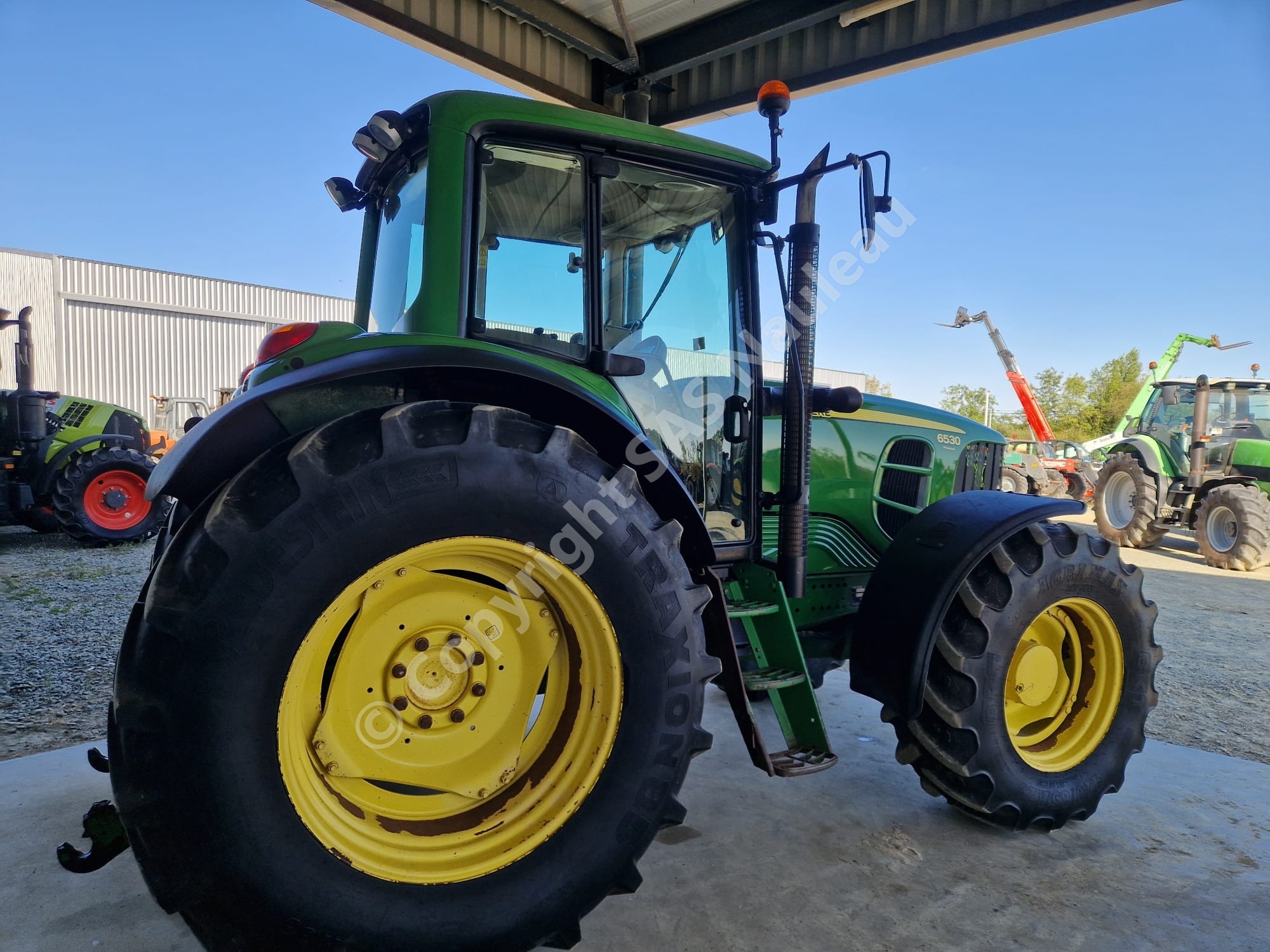 JOHN DEERE