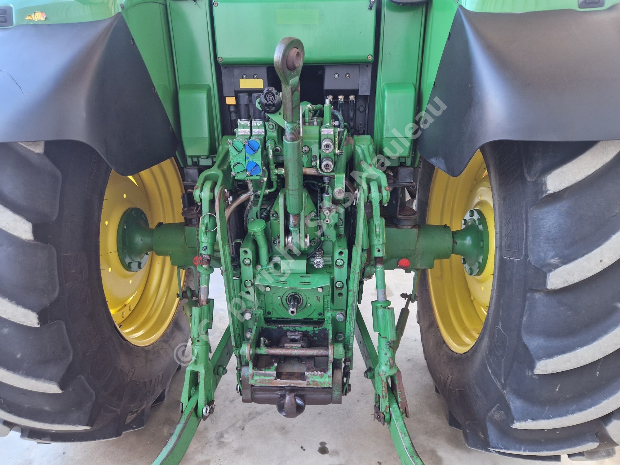 JOHN DEERE
