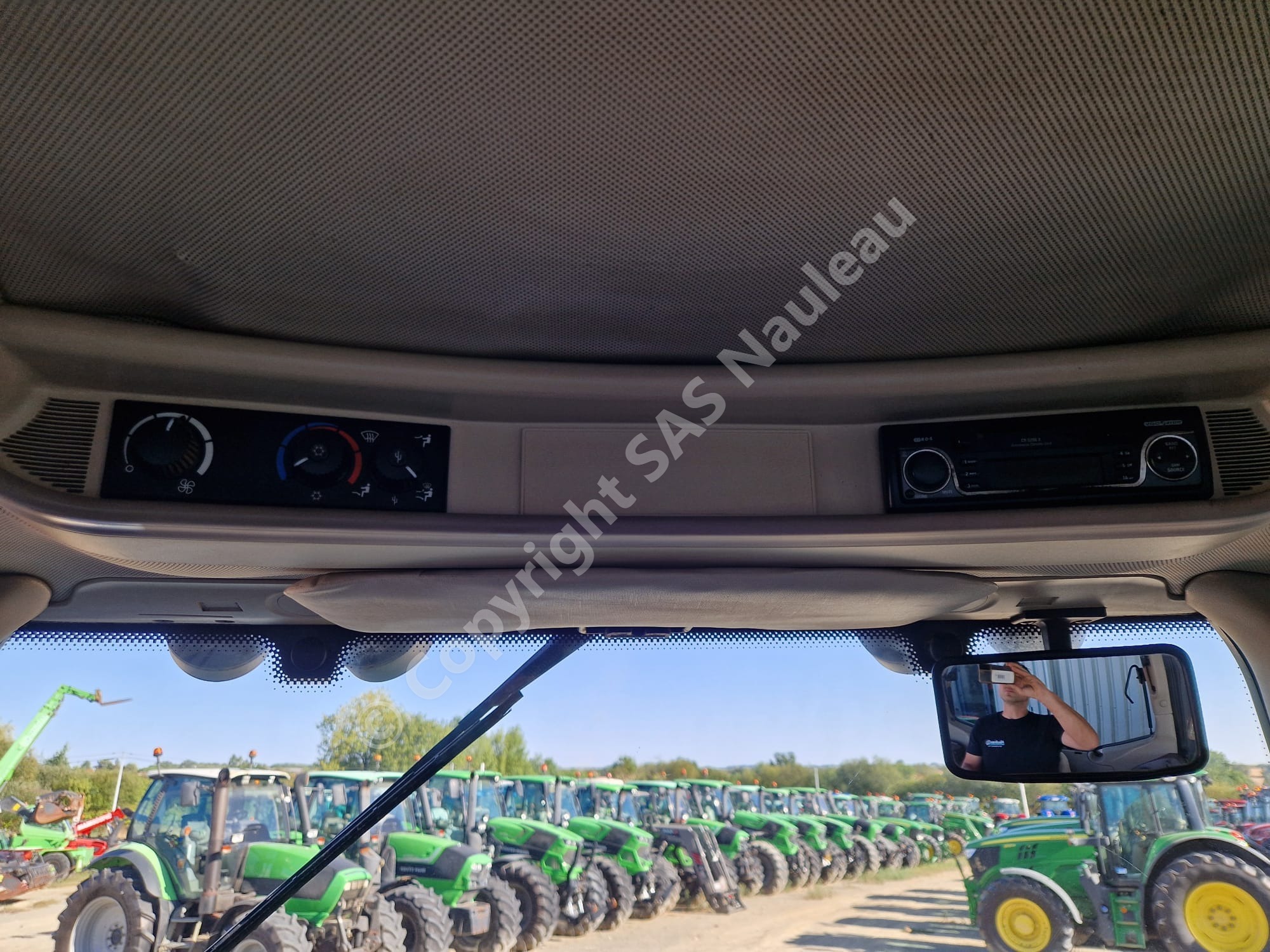 JOHN DEERE