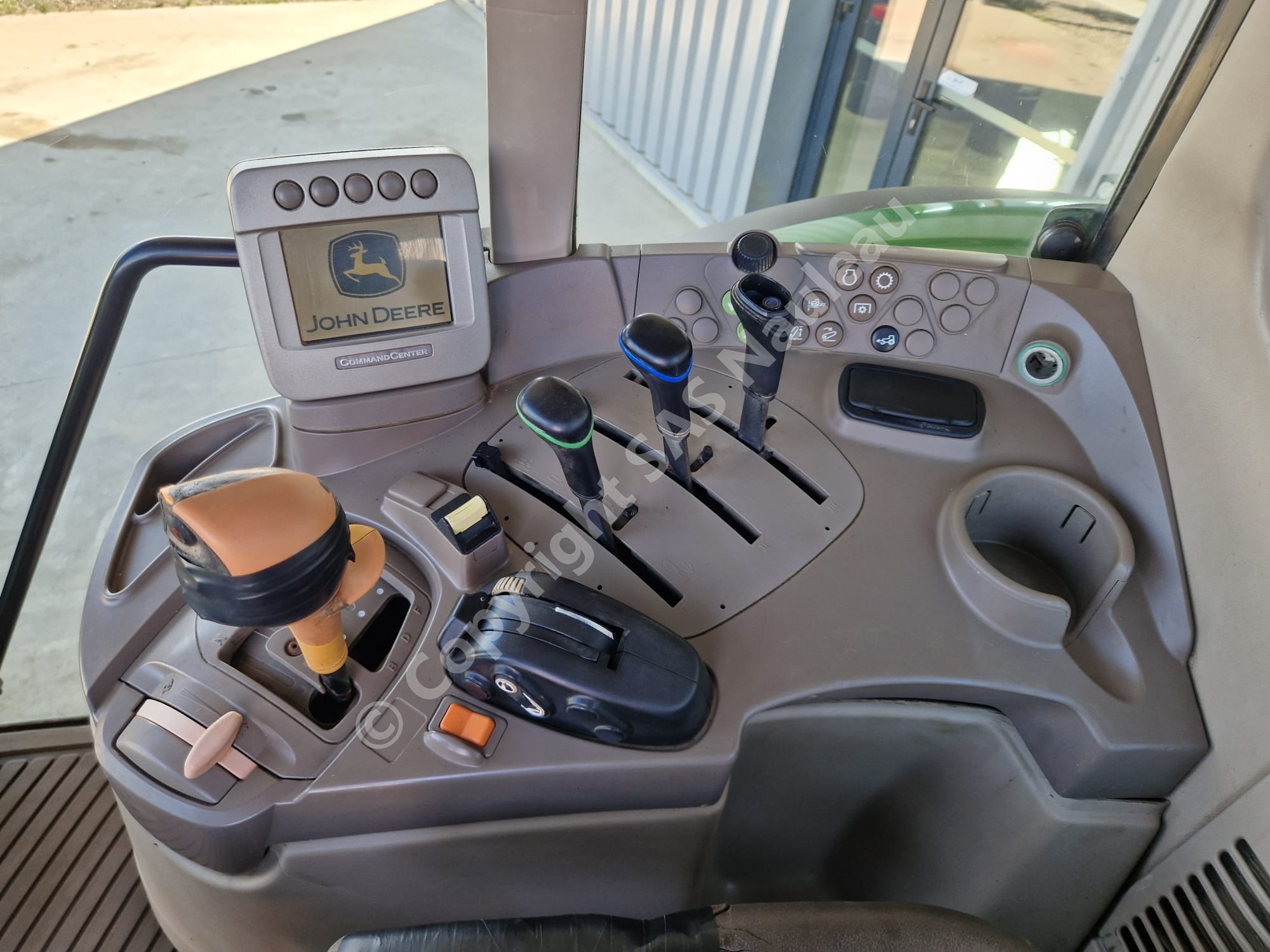 JOHN DEERE