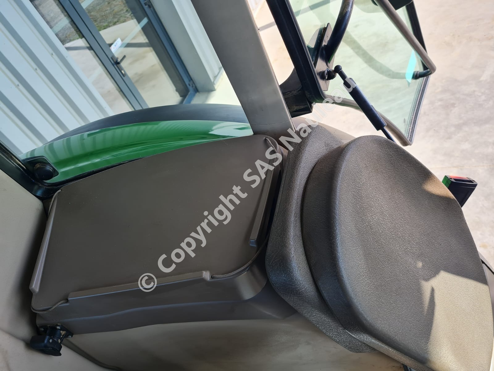 JOHN DEERE