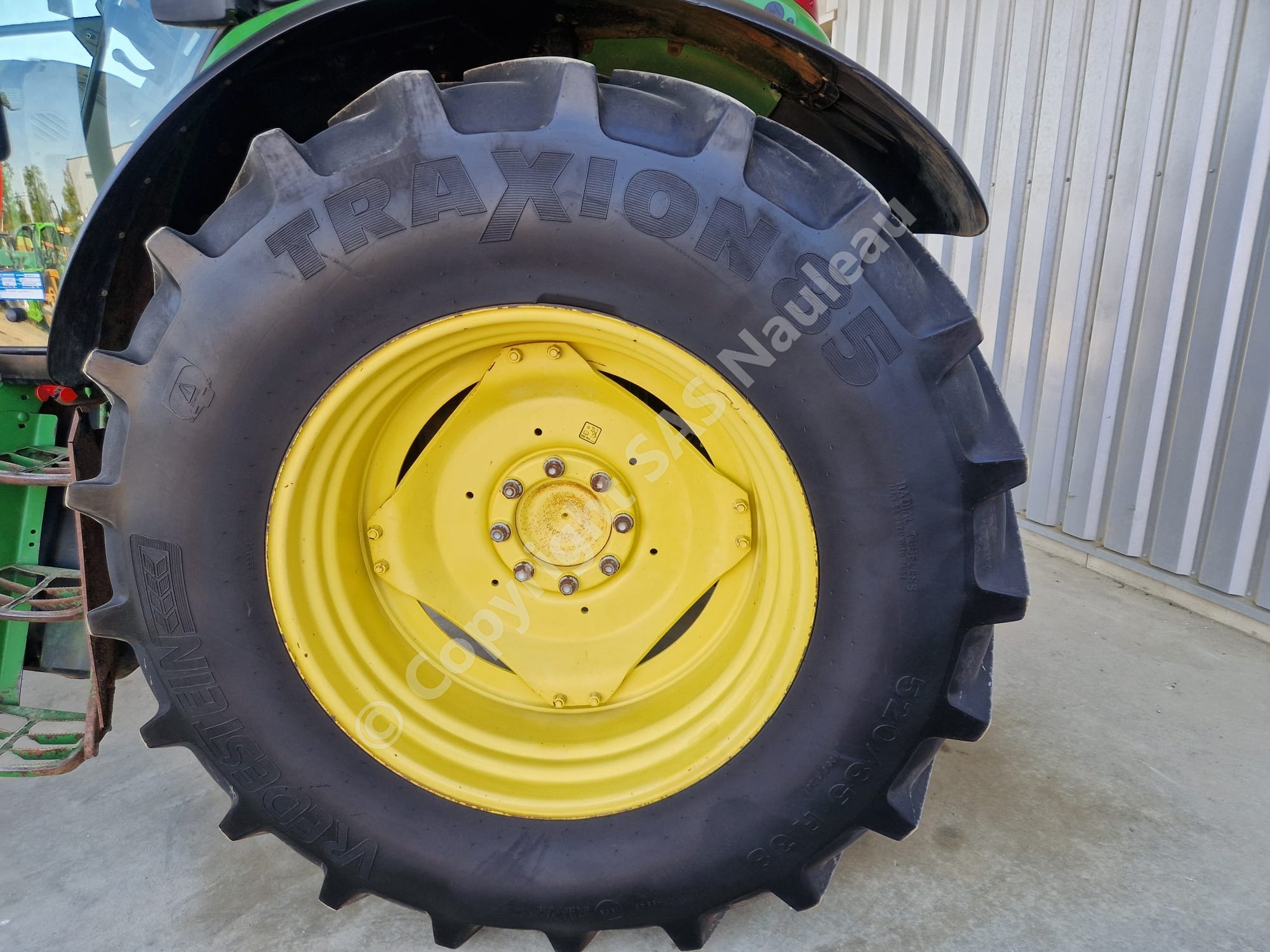 JOHN DEERE