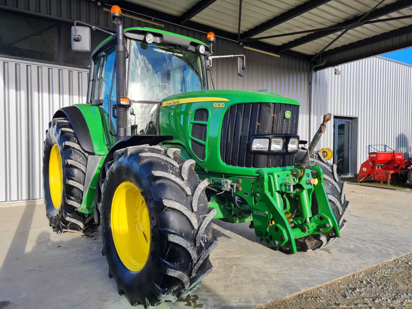 JOHN DEERE 6830