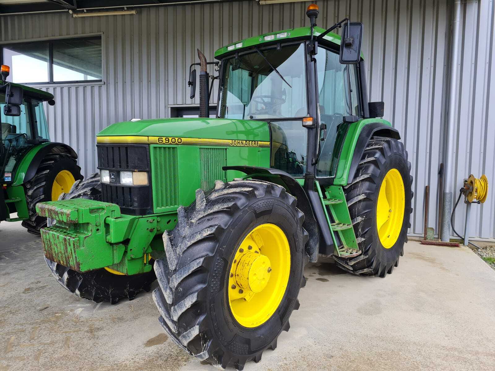JOHN DEERE 6900