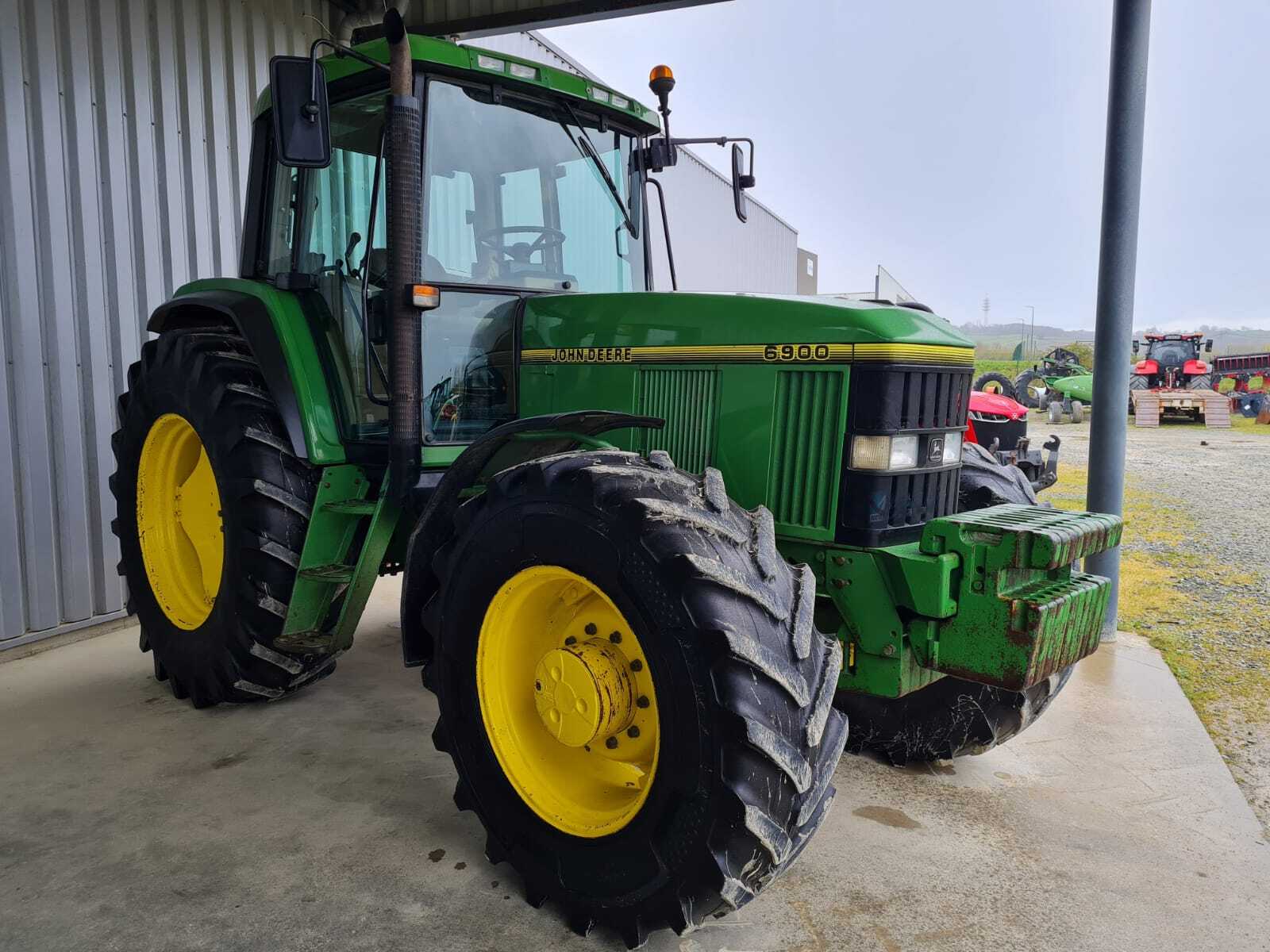 JOHN DEERE 6900
