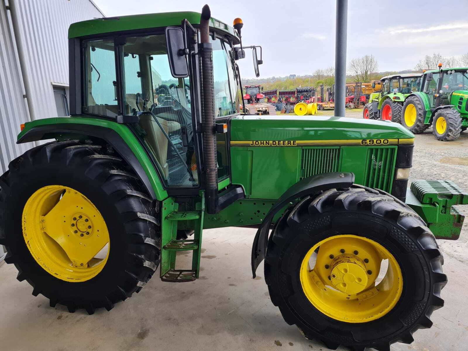 JOHN DEERE 6900