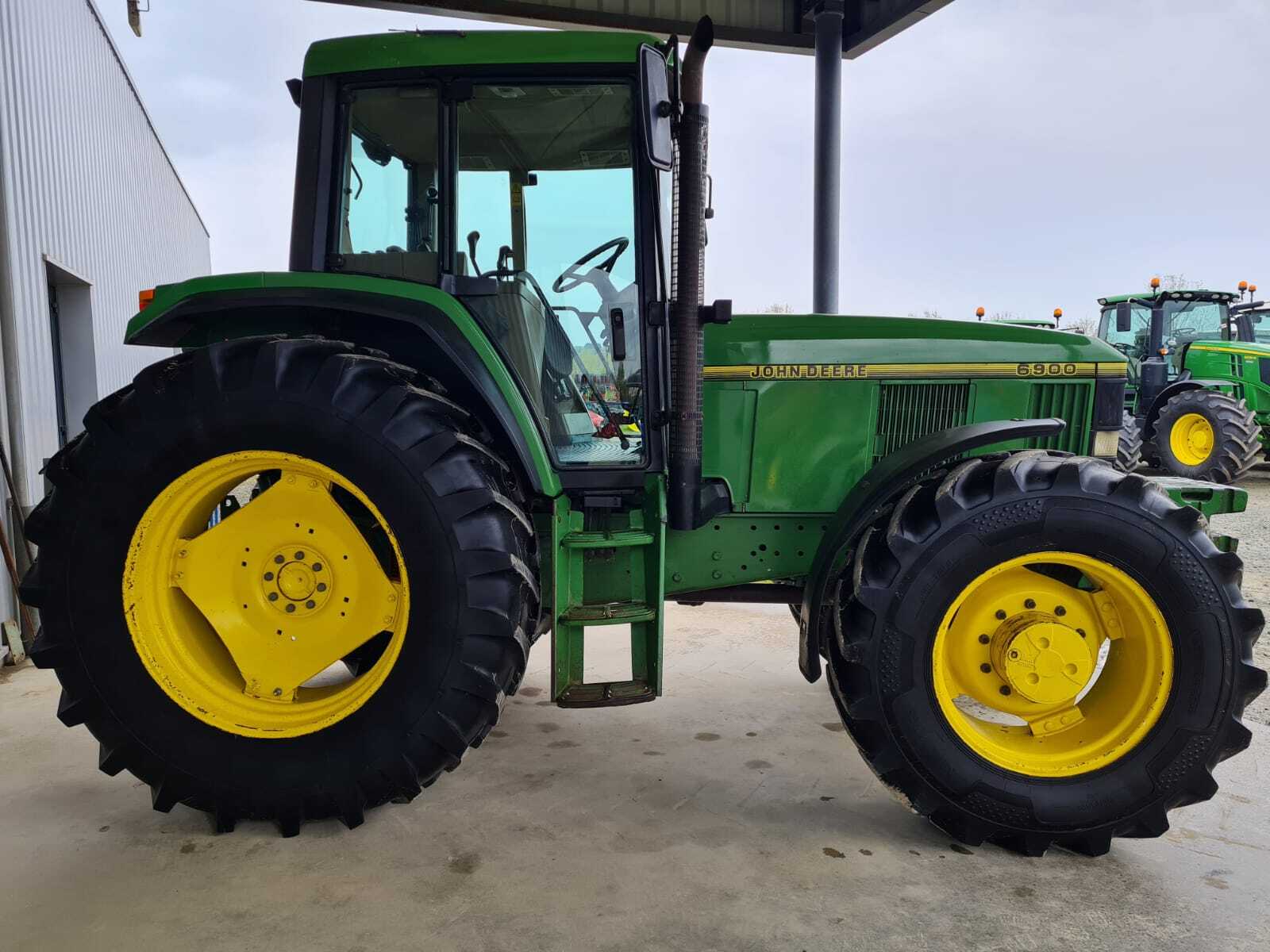 JOHN DEERE 6900