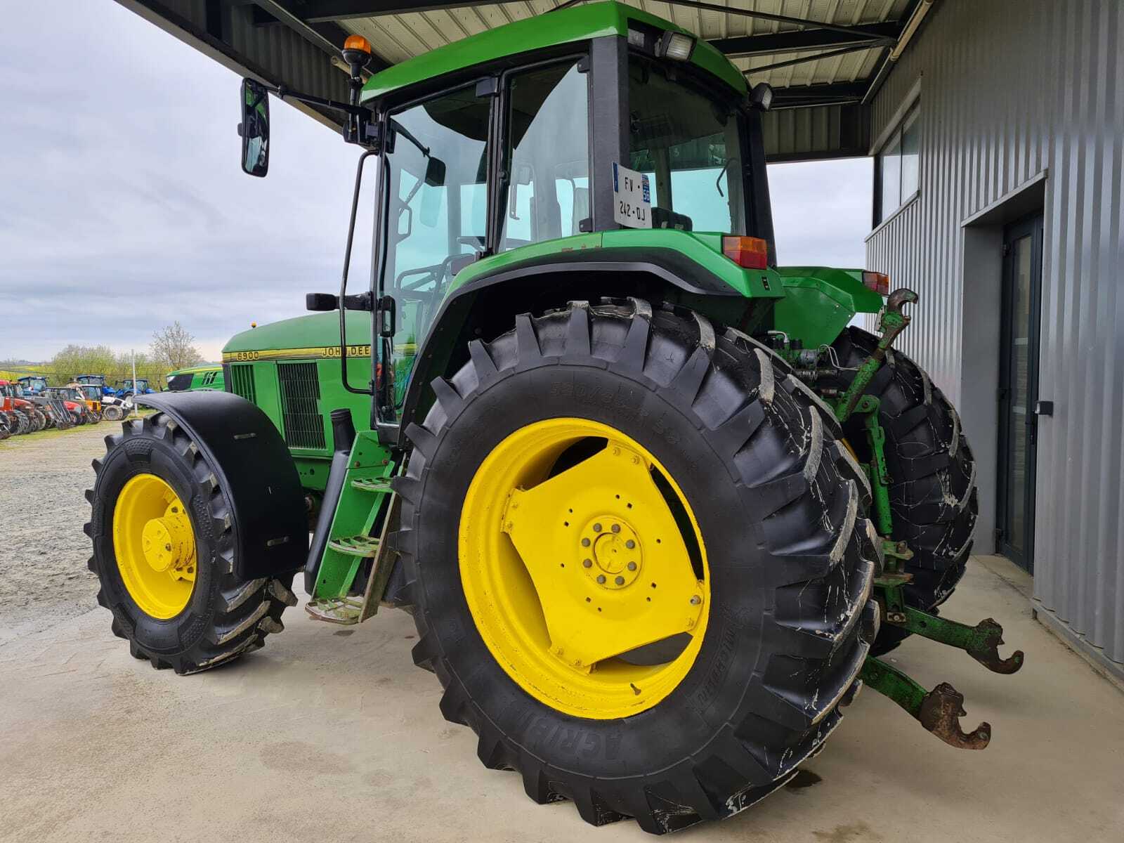 JOHN DEERE 6900