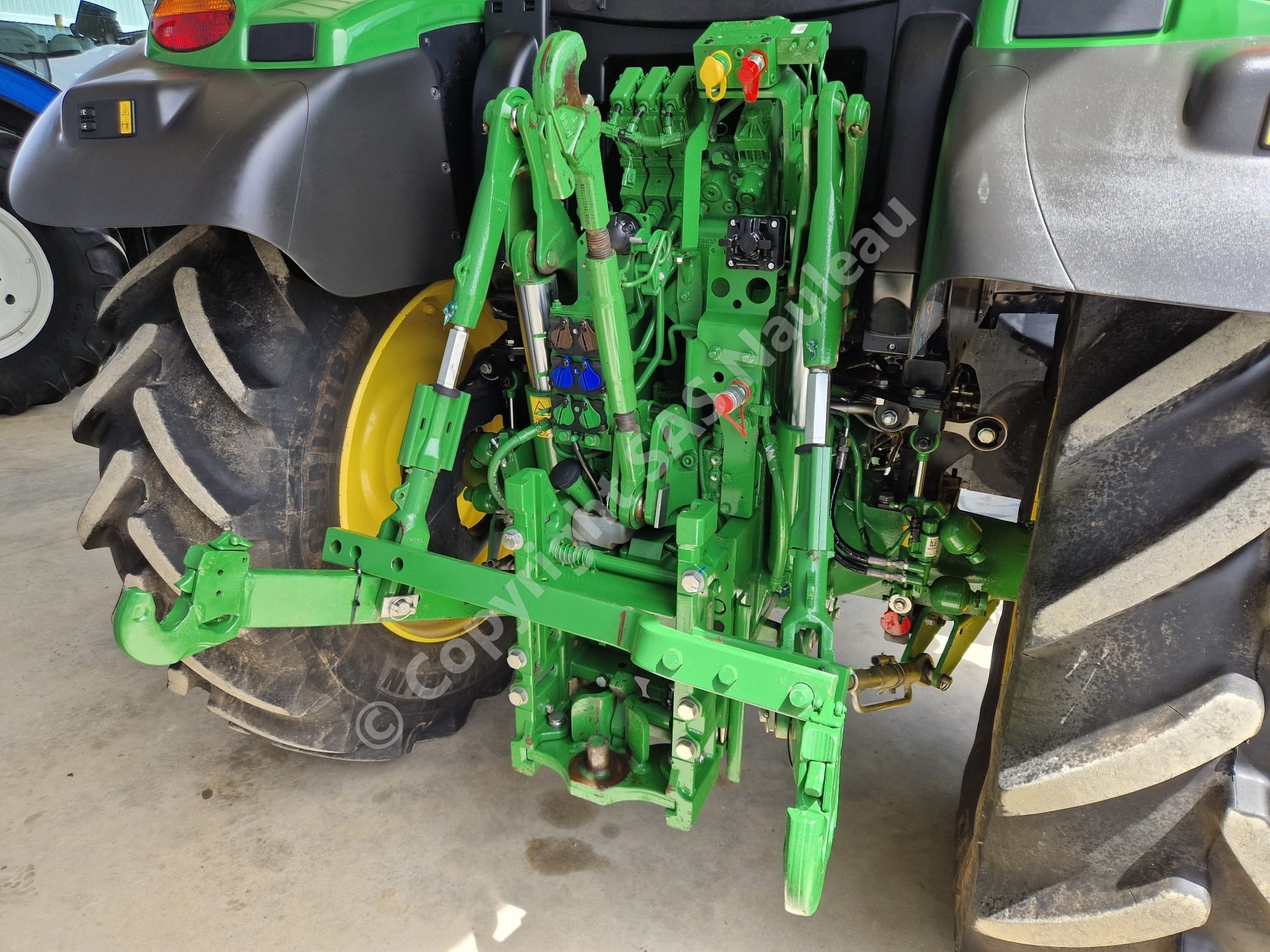 JOHN DEERE 6R120