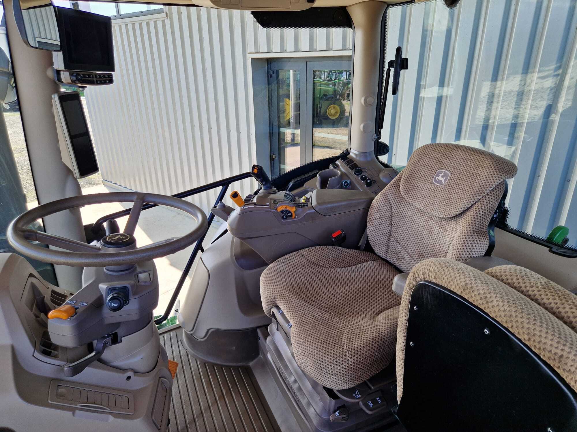 JOHN DEERE 6R130