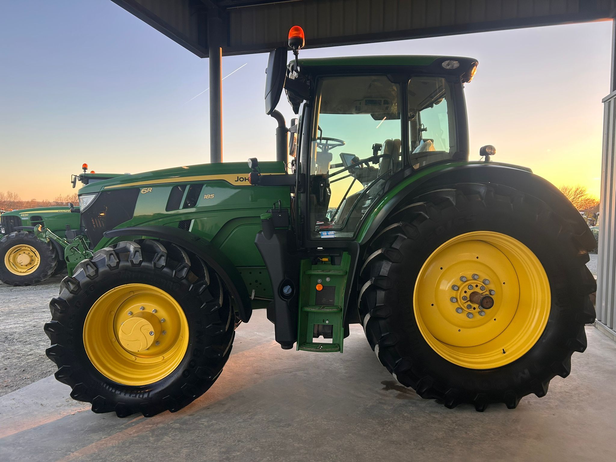 JOHN DEERE 6R185