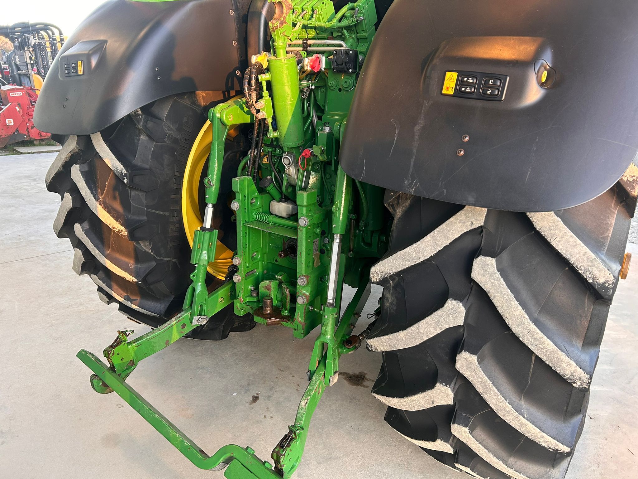 JOHN DEERE 6R185