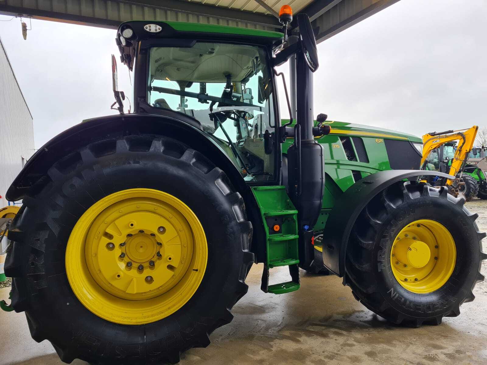 JOHN DEERE 6R215