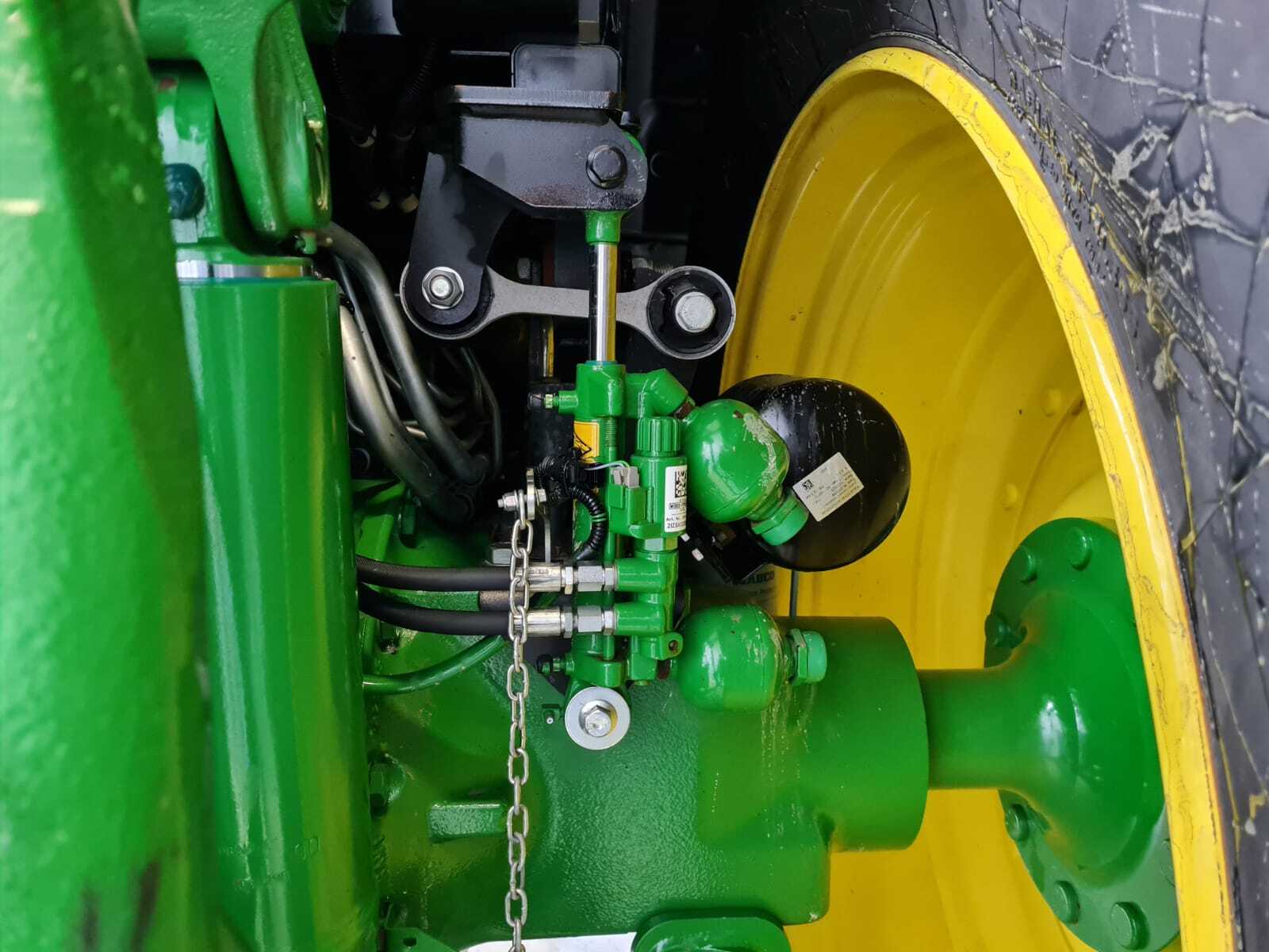 JOHN DEERE 6R215