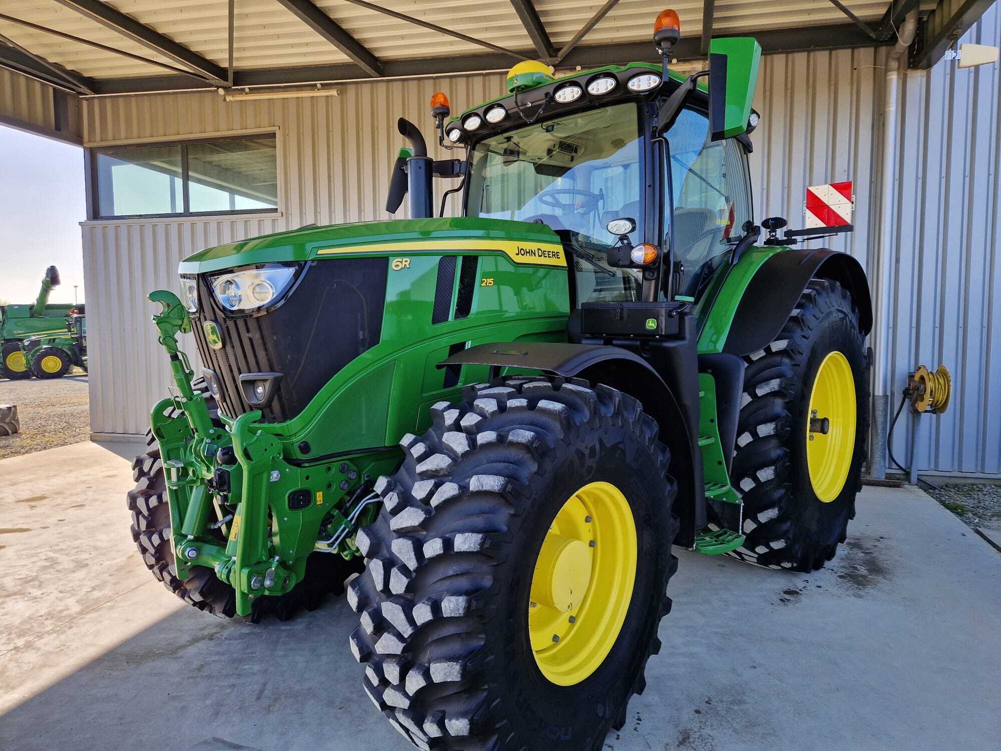 JOHN DEERE 6R215