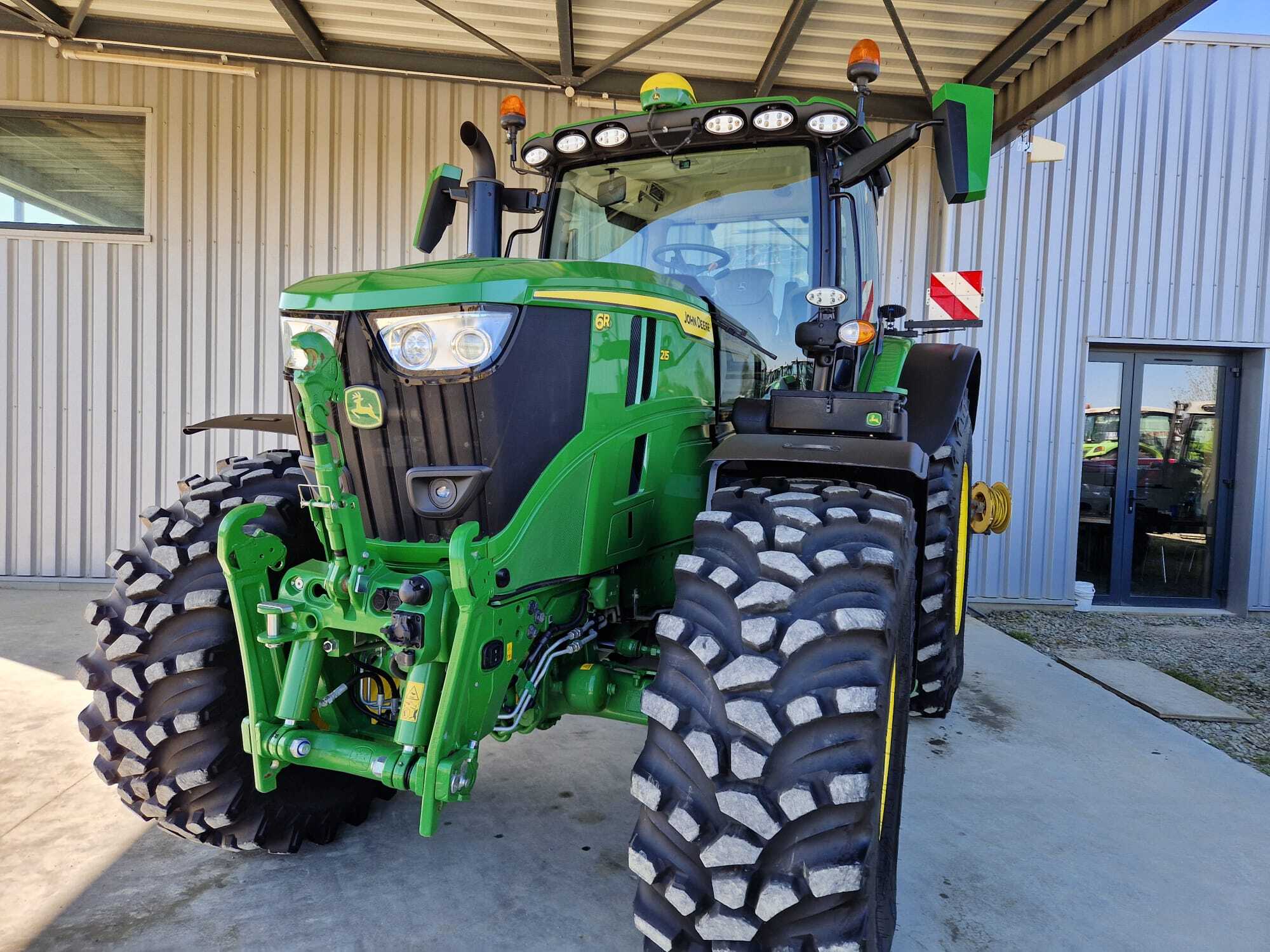 JOHN DEERE 6R215