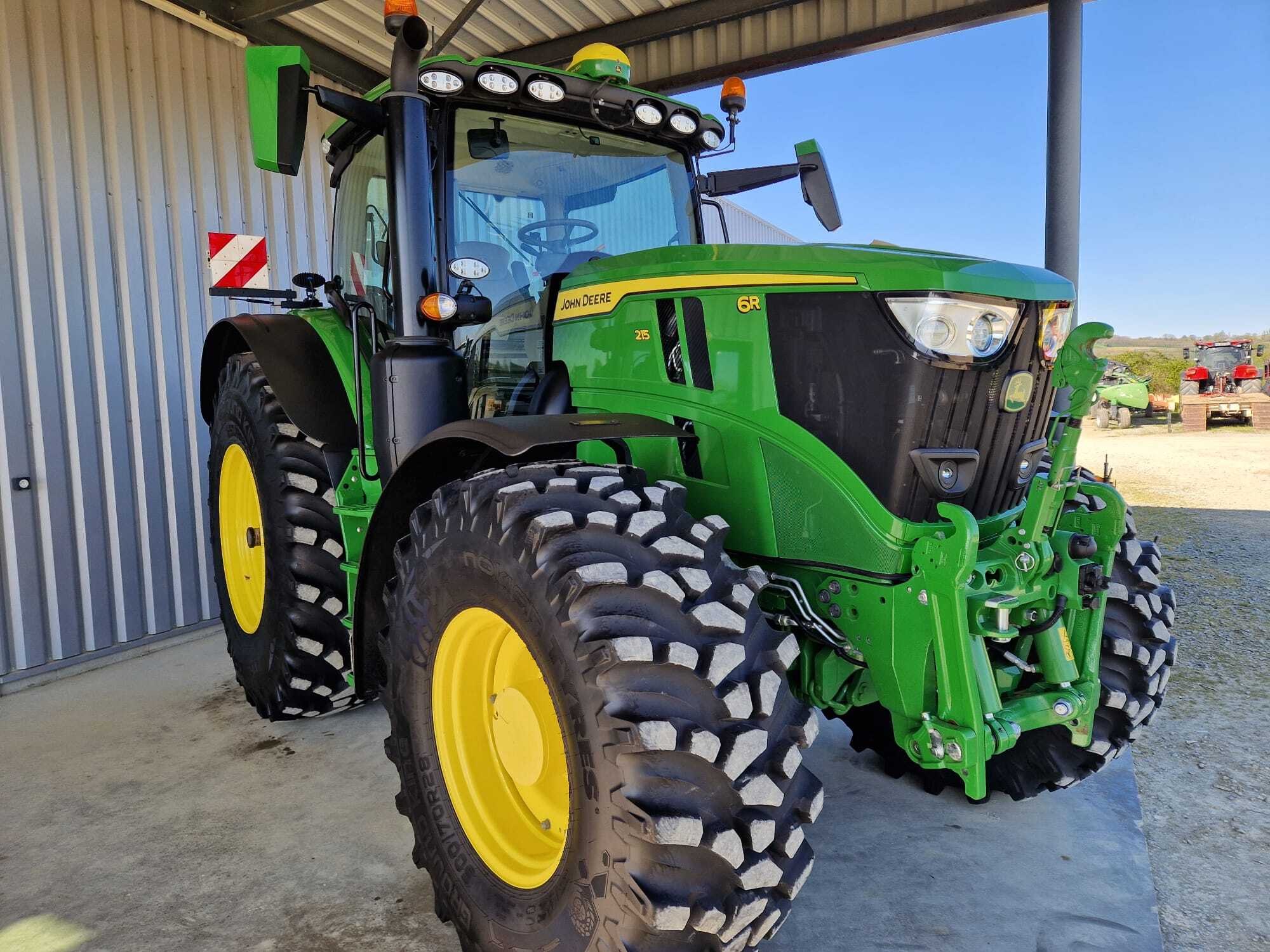 JOHN DEERE 6R215
