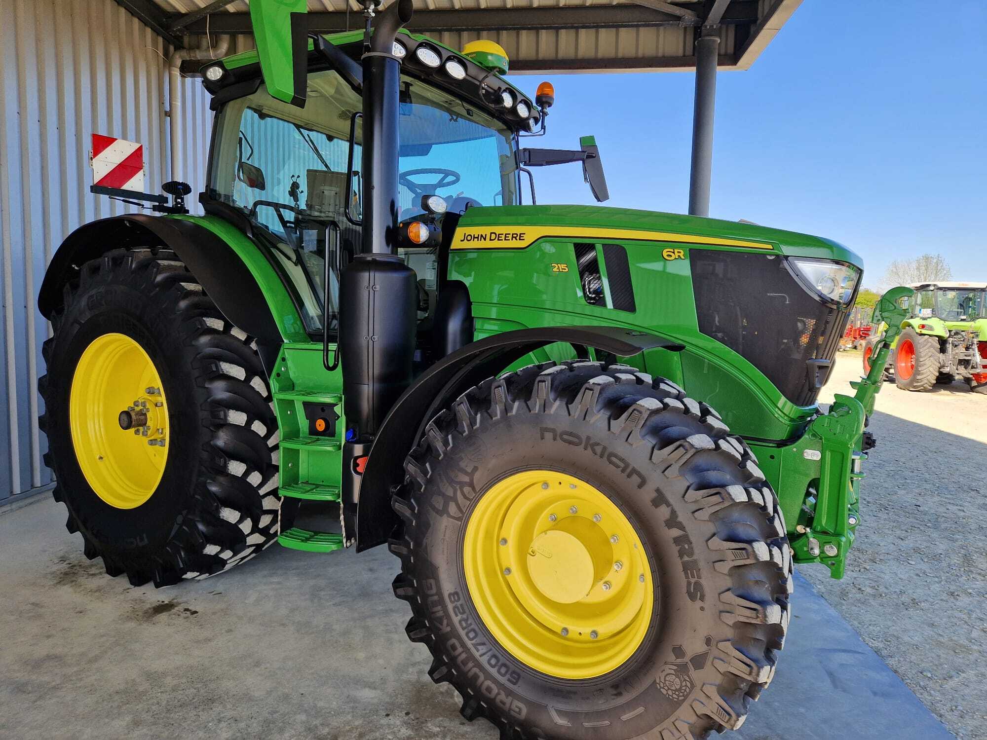 JOHN DEERE 6R215
