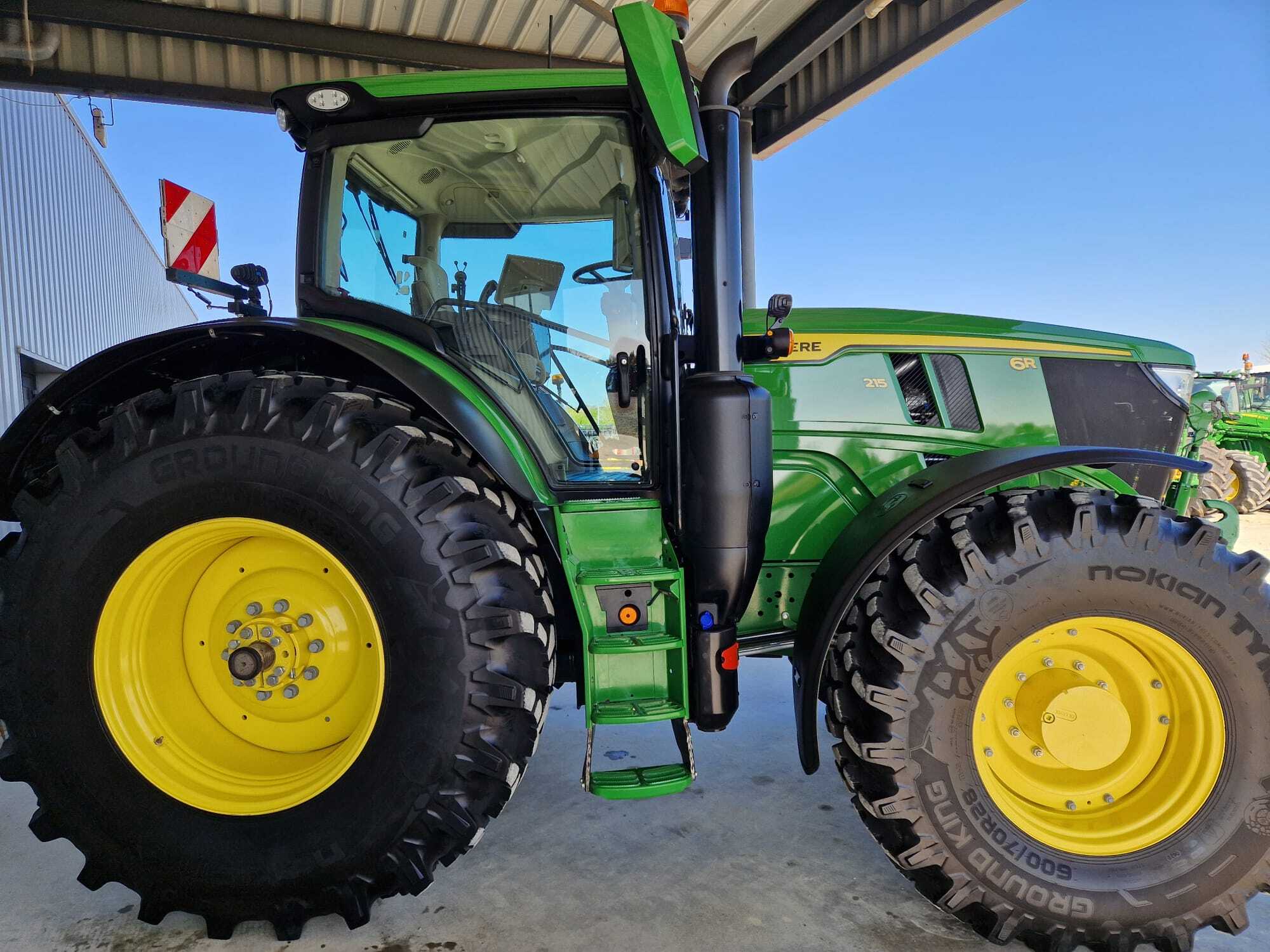 JOHN DEERE 6R215