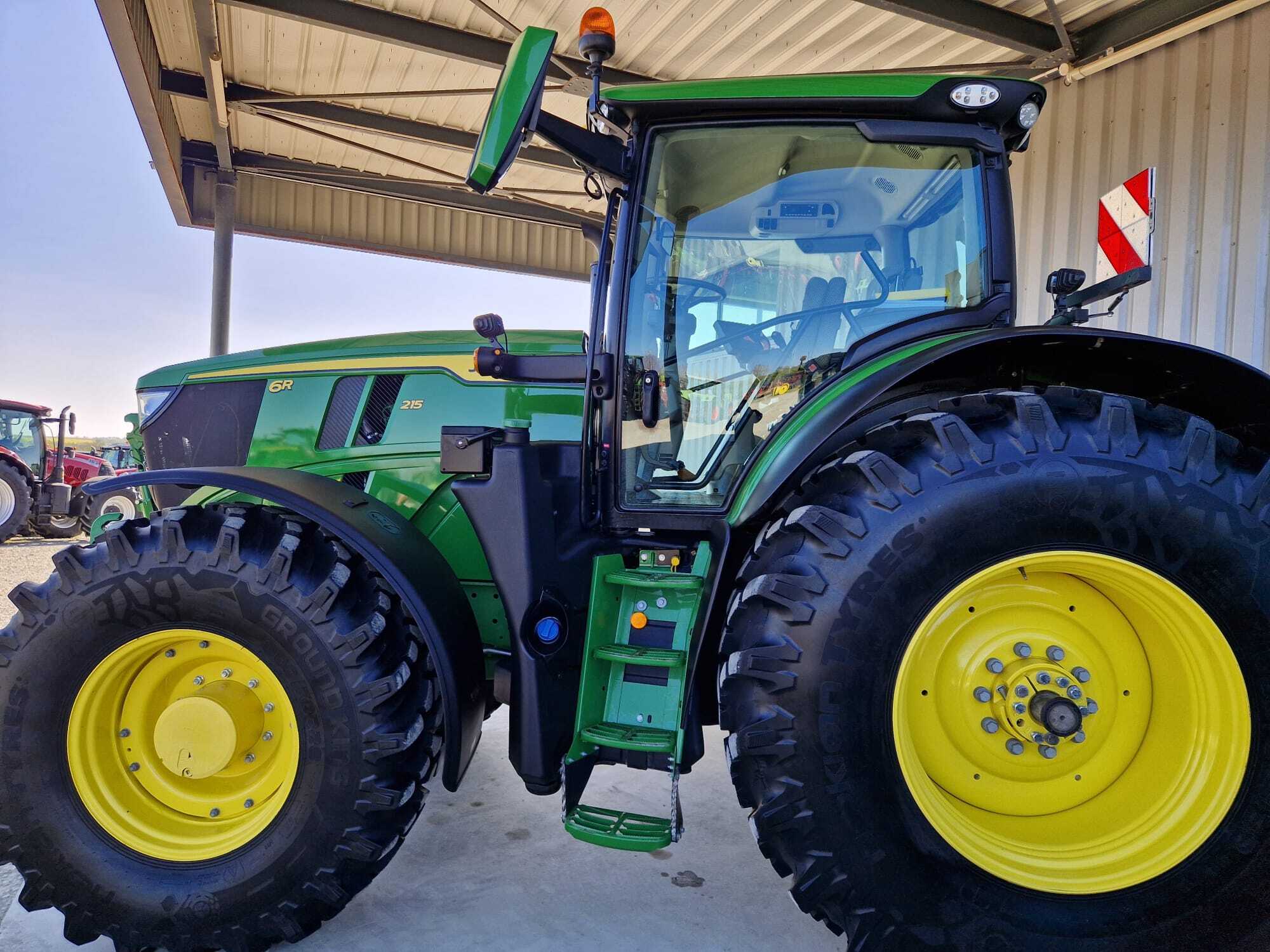 JOHN DEERE 6R215