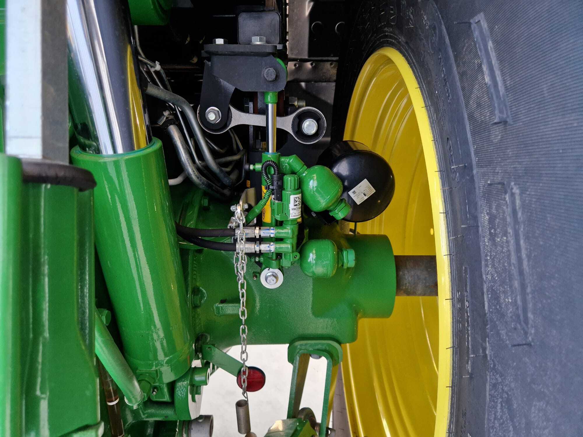 JOHN DEERE 6R215