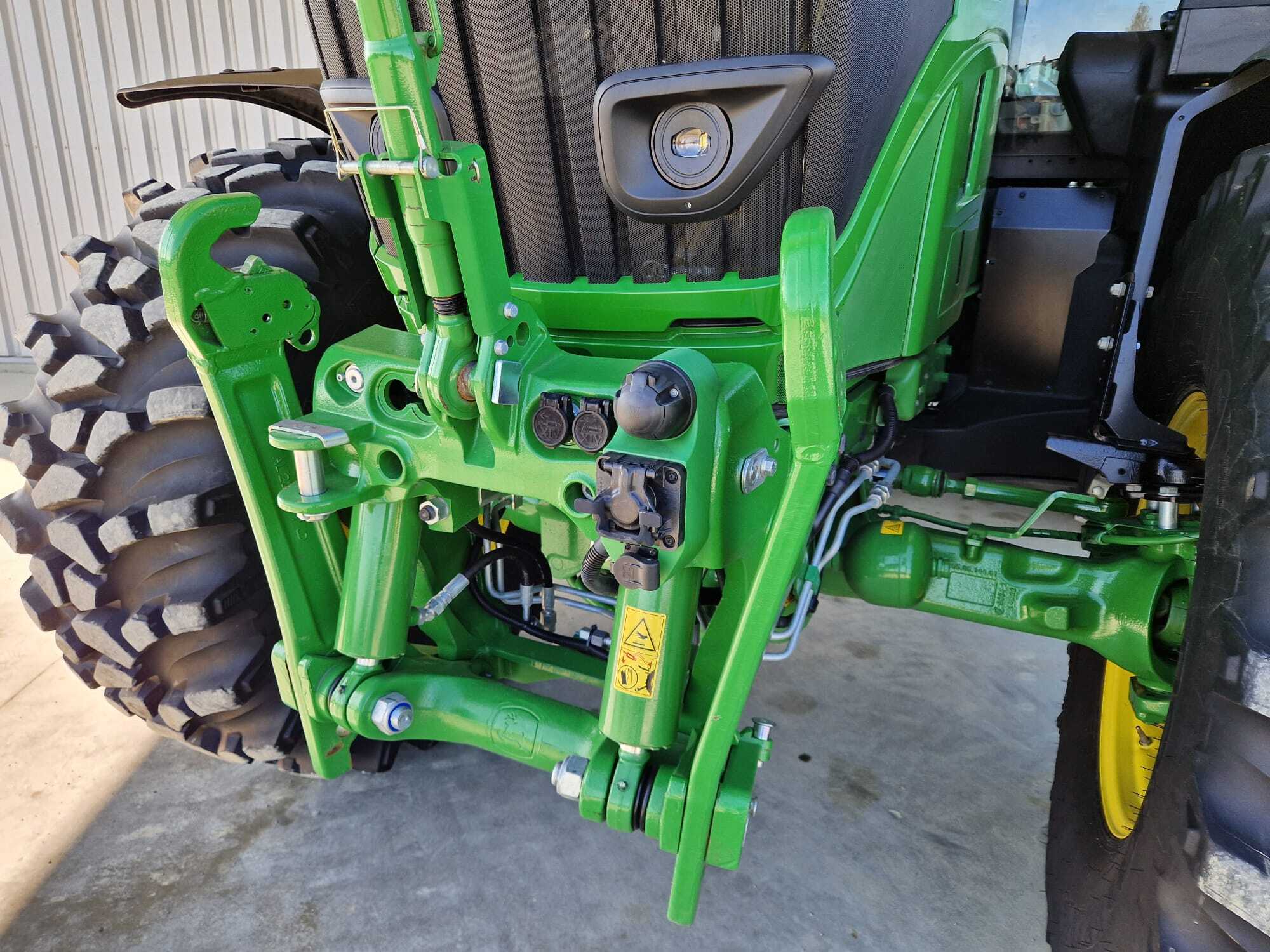 JOHN DEERE 6R215