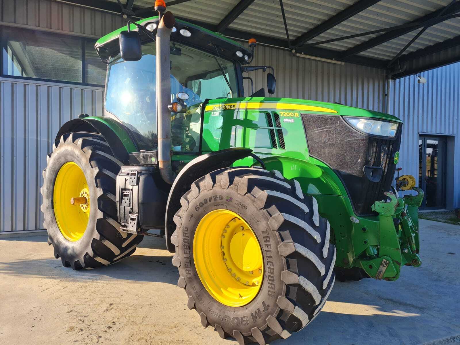 JOHN DEERE 7200R