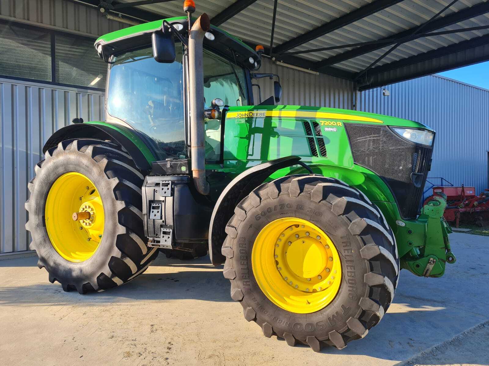 JOHN DEERE 7200R