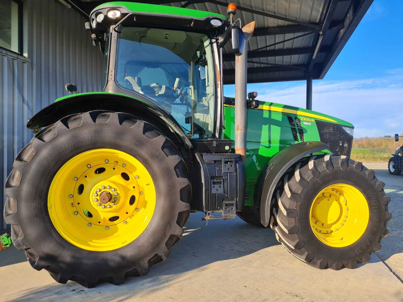 JOHN DEERE 7200R