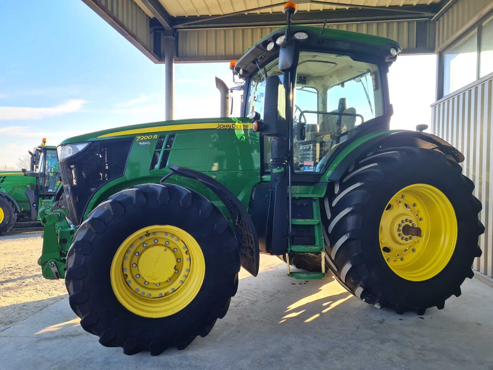 JOHN DEERE 7200R